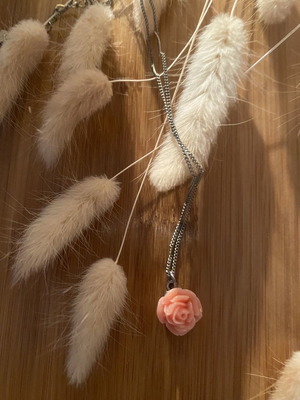 Κολιέ τριαντάφυλλο μεταχειρισμένο από Accessorize