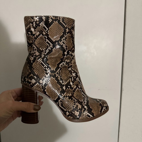 Mango ankle boots like new with wooden heel and snake pattern