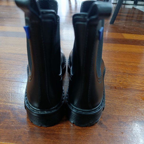 Verbenas black low galotzes like new, size 38