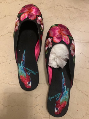 Beverly Feldman flat mule new, embroidered fabric Molly size 38.5