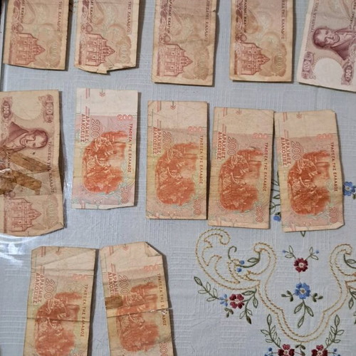 Used banknotes, 2×500, 29×100, 6×200