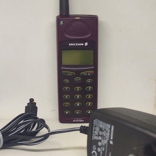 Ericsson A1018s mobile phone like new, plum color, original charger