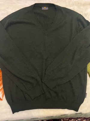 Navy green wool sweater used, size XL