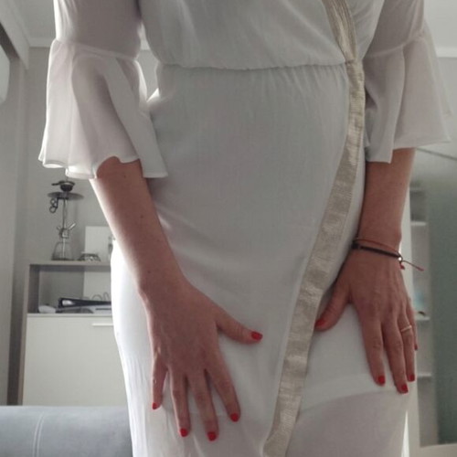 White dress size M like new with unique design and slit