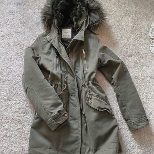 Bershka parka small, like new, green with removable fur hood