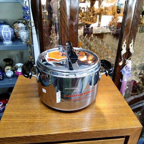 Lagostina stainless steel 18/10 pressure cooker new