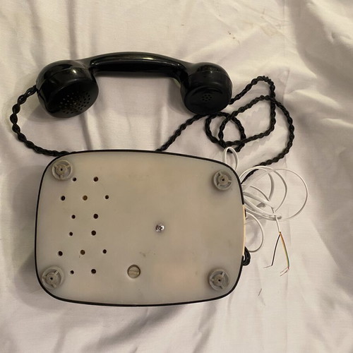 Siemens antique analog telephone used with vertical handset placement