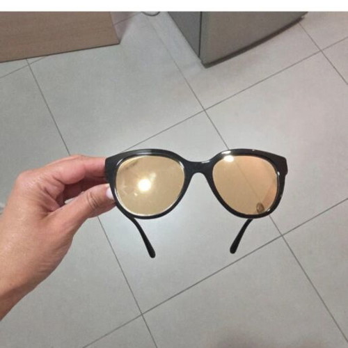 Chanel sunglasses with gold mirror lenses like new, black