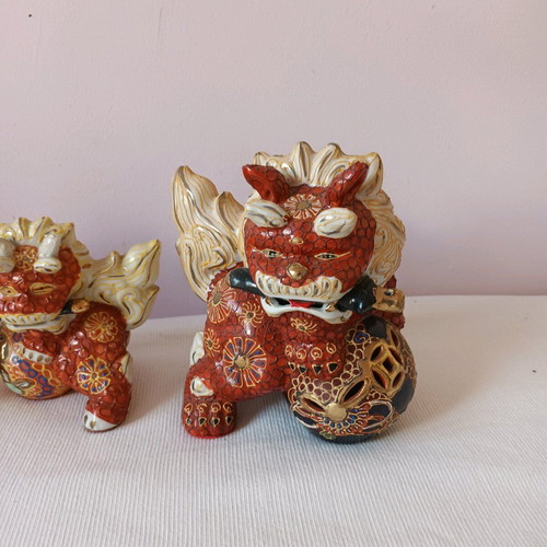 Chinese guardian lions (foo dogs) like new, porcelain set of 3