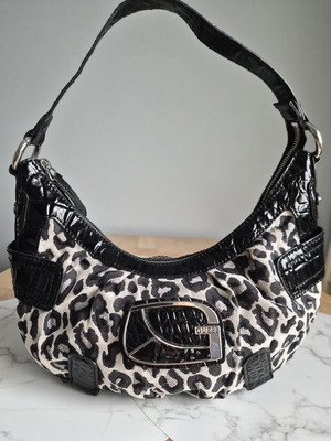 Guess Vintage Y2K Baguette Shoulder Bag like new, black and white