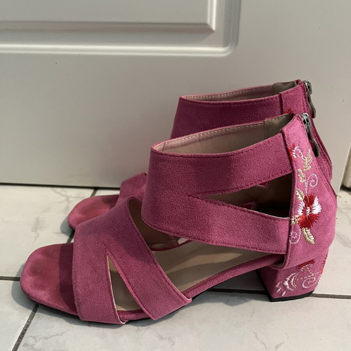 Embroidered pink sandals used, size 38, with back zipper