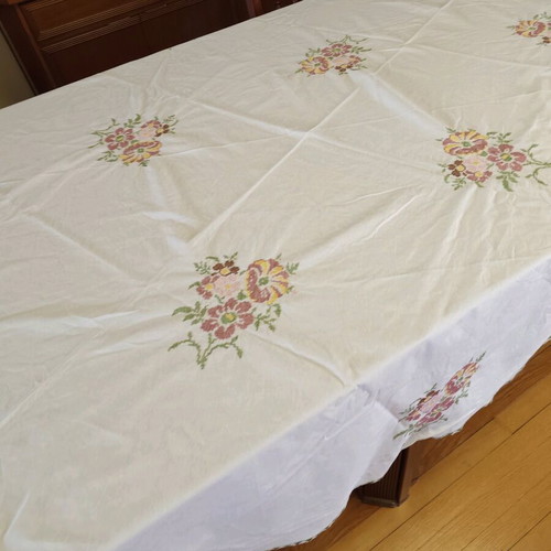 Round handmade tablecloth 160 cm like new