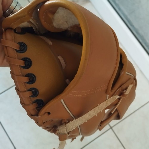 Baseball glove for right-handed player, synthetic leather