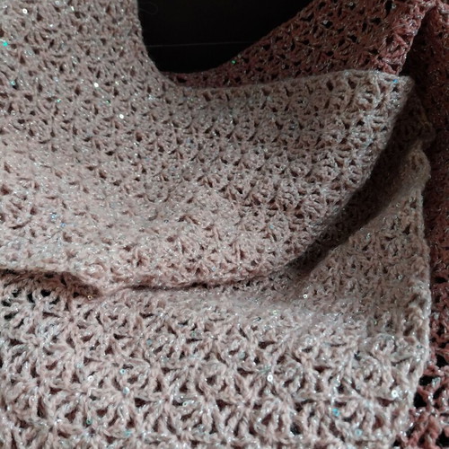 Long knitted scarf with angora, acrylic, lurex and sequins, pink rose ash