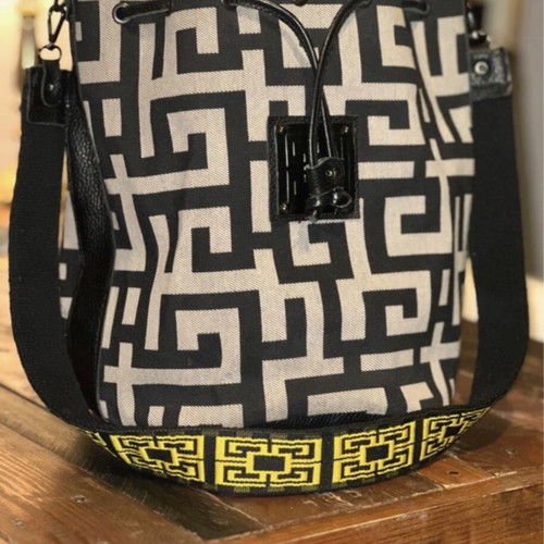 Āmes bucket bag like new, black beige