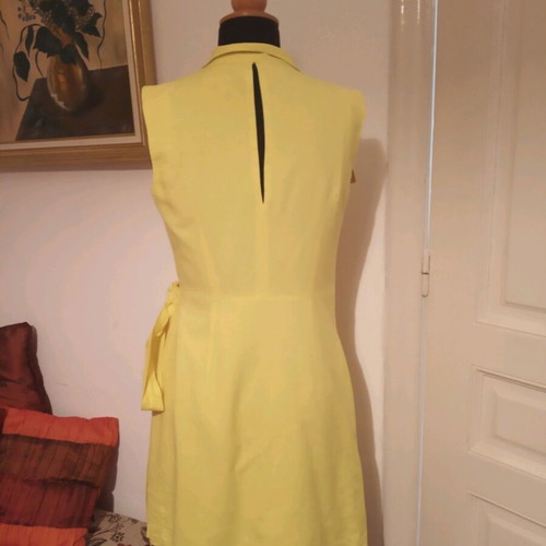 Yellow dress used, size small, linen with viscose, fabric belt