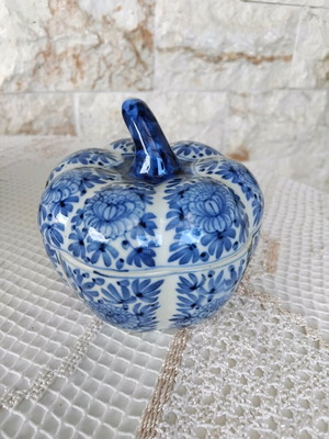 Vintage porcelain pumpkin-shaped container like new