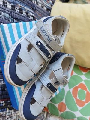 Junior Explore Anatomical Leather Sandals like new, size 37, gray
