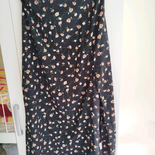 Maxi skirt with slit like new, black