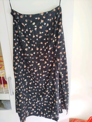 Maxi skirt with slit like new, black