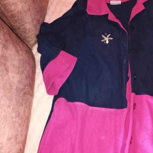 Robe like new, size Large, blue and pink