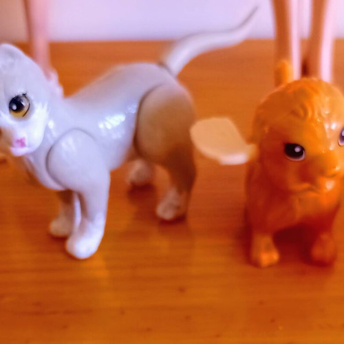 Barbie doll set with articulated cat, floating dog and dress, like new