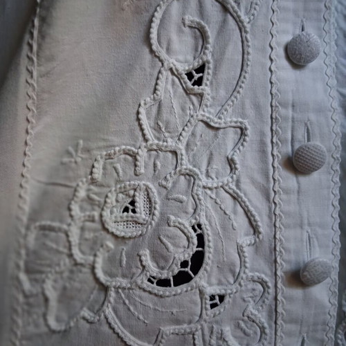 Vintage traditional blouse with embroidery and handmade lace like new