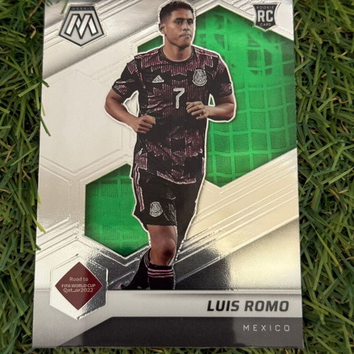 2021-22 Panini Mosaic FIFA Road to The World Cup Luis Romo Rookie Card
