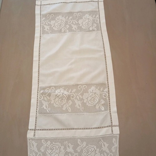 Crochet table runner with rose design new for dining table