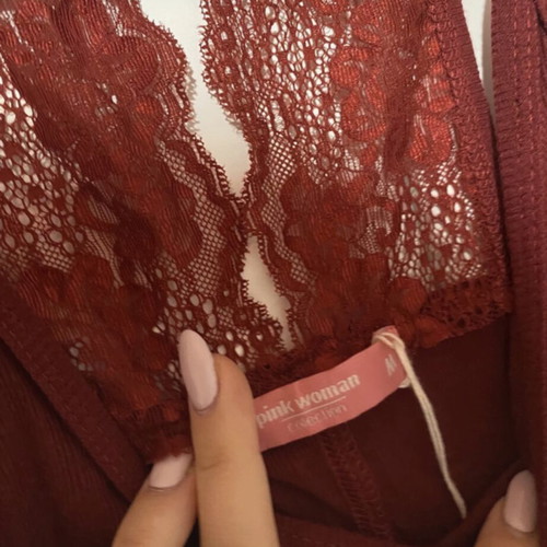Burgundy top with lace back, like new, Pink Woman, size M