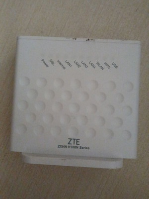 ZTE ZXHN H108N Series Router like new with USB port issue