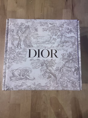 Κουτί Dior σαν καινούργιο