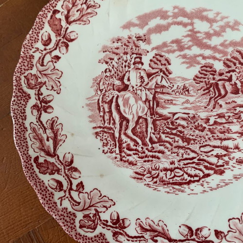 Myott plate from England in excellent condition, hand engraved, 20cm diameter