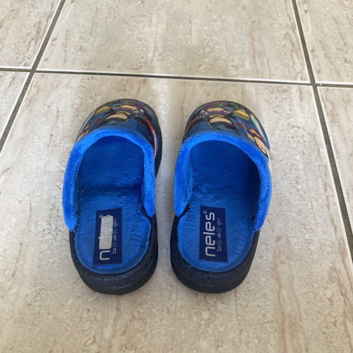 Children's slippers size 29 with superhero design