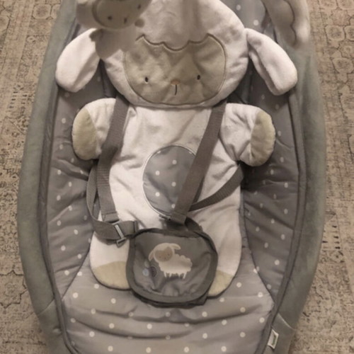 Ingenuity Baby Relax Swing like new with vibration and music