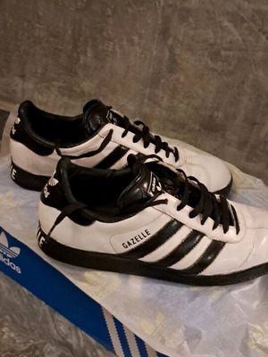 Adidas Vantage men's athletic shoes used, size 41.5, white