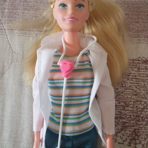 Barbie doctor like new