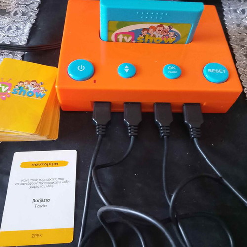 TV Show Console 2000 with 4 Controllers, Like New, Complete Set