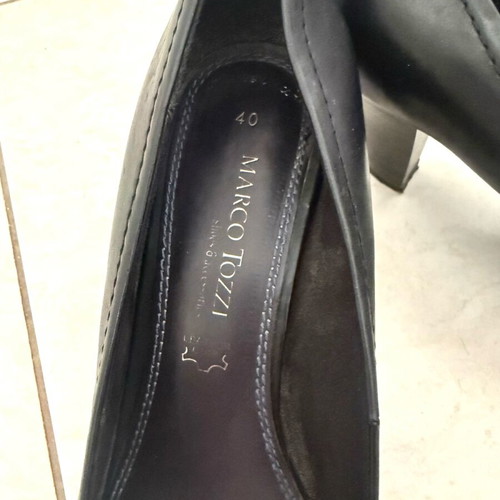 Marco Tozzi leather pumps like new, size 40, black