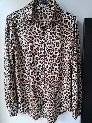 Shirt small leopard like new