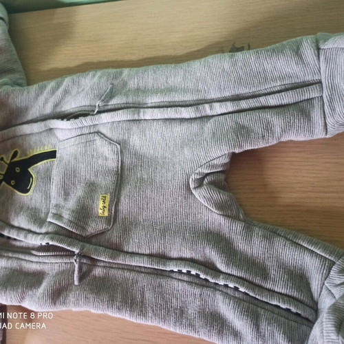Baby jumpsuit like new, convenient with 2 zippers, 6 months