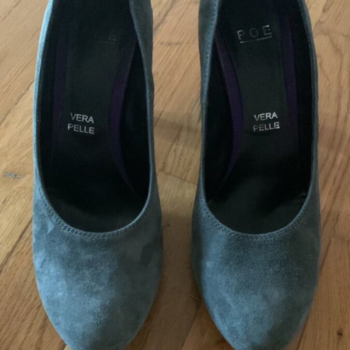Suede leather pumps like new, size 38, oil gray color