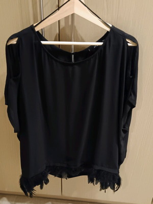 Mat Fashion blouse new, black with feathers and open sleeve, size 4XL