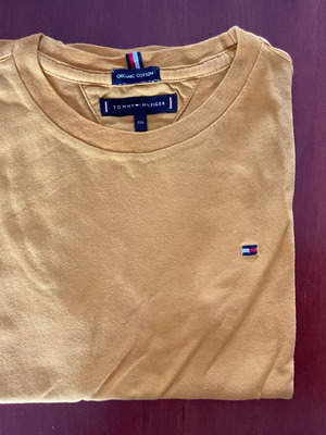 Tommy Hilfiger kids t-shirt like new, yellow