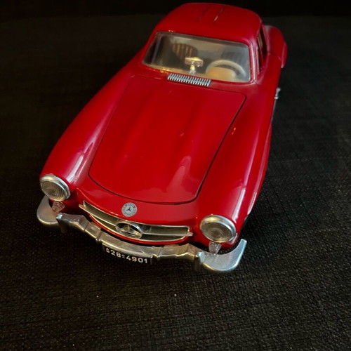 Car 1:18 Mercedes 300SL Red Maisto like new