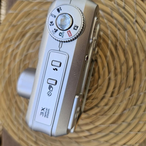 Kodak EasyShare C653 6.1MP digital point-and-shoot camera bundle