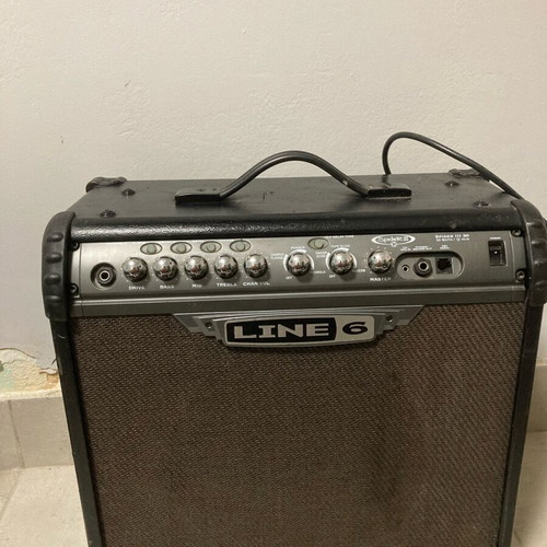 Line 6 Spider Guitar Amplifier like new with 4 mods and 8 effects