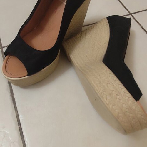 Steve Madden black peep-toe espadrille platform shoes like new