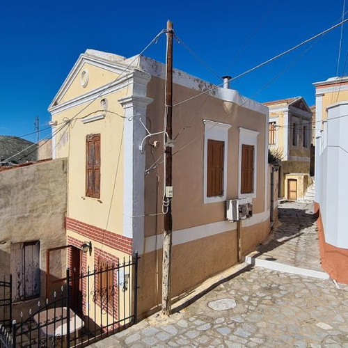 Μονοκατοικία διώροφη επιπλωμένη με θέα στη Σύμη