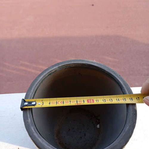 Ceramic flowerpot with unique design like new